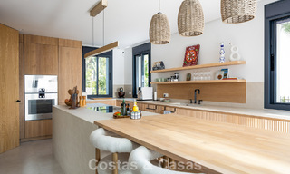 Instapklare, eigentijds-mediterrane villa met onverstoord, panoramisch zeezicht te koop in Benahavis - Marbella 793432 