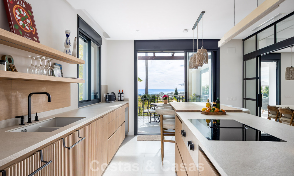 Instapklare, eigentijds-mediterrane villa met onverstoord, panoramisch zeezicht te koop in Benahavis - Marbella 793434