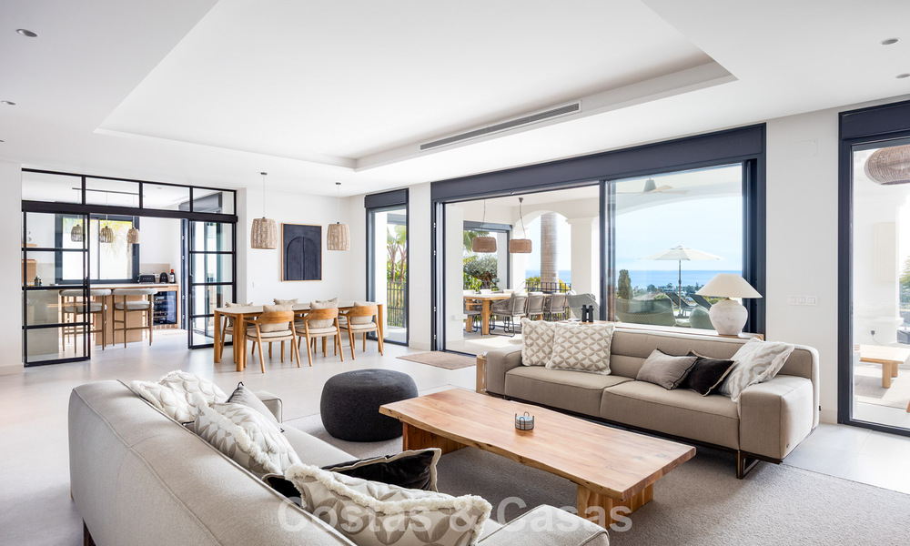 Instapklare, eigentijds-mediterrane villa met onverstoord, panoramisch zeezicht te koop in Benahavis - Marbella 793437