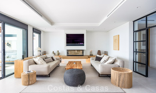 Instapklare, eigentijds-mediterrane villa met onverstoord, panoramisch zeezicht te koop in Benahavis - Marbella 793439 