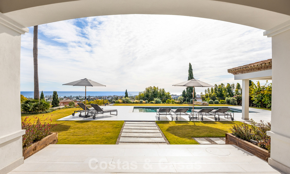 Instapklare, eigentijds-mediterrane villa met onverstoord, panoramisch zeezicht te koop in Benahavis - Marbella 793444