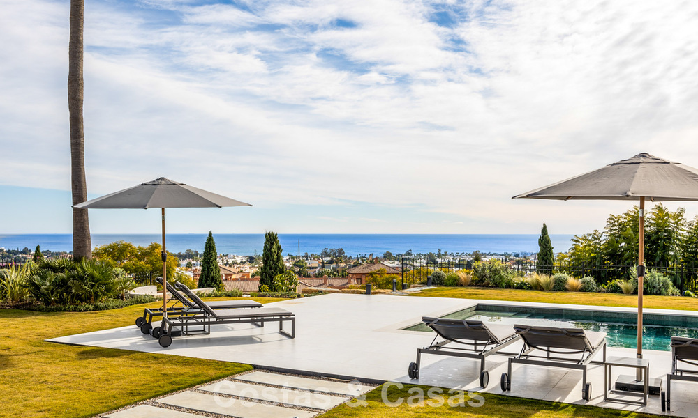 Instapklare, eigentijds-mediterrane villa met onverstoord, panoramisch zeezicht te koop in Benahavis - Marbella 793445