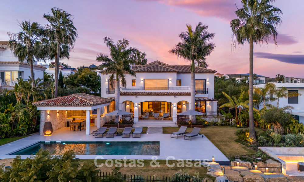 Instapklare, eigentijds-mediterrane villa met onverstoord, panoramisch zeezicht te koop in Benahavis - Marbella 793456