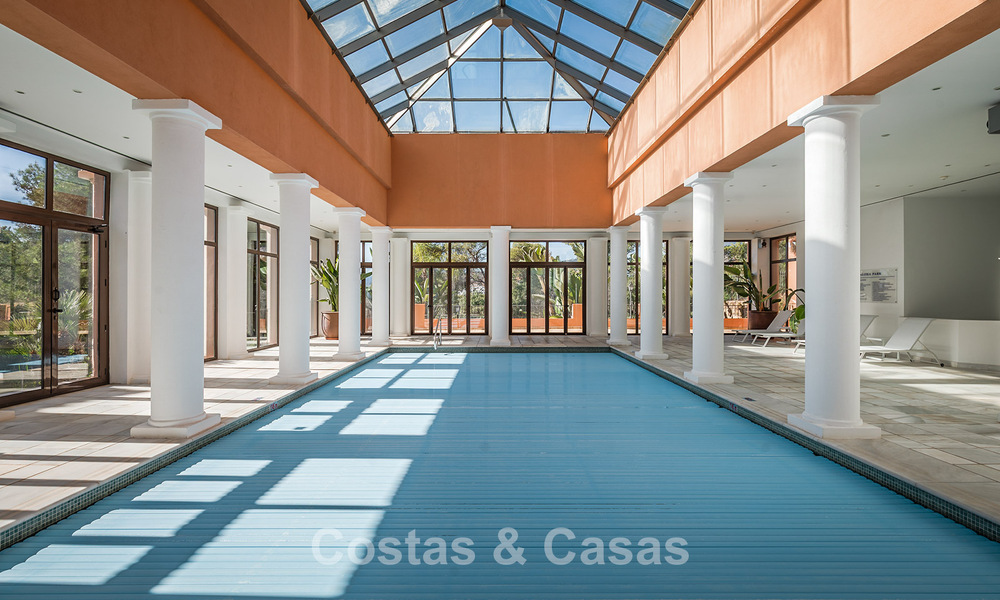 Exclusief, ruim tuinappartement met privézwembad te koop in Aloha, Nueva Andalucía, Marbella 793487