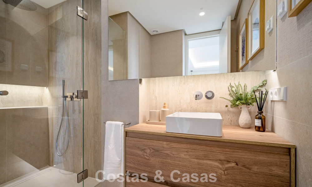 Instapklaar, eigentijds ingericht tuinappartement met 4 slaapkamers te koop op de Golden Mile van Marbella 793619