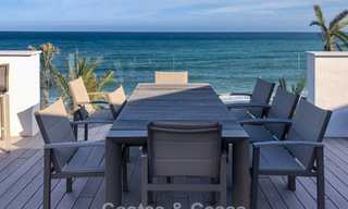 Instapklare, moderne, eerstelijnsstrand luxe rijwoning te koop met frontaal zeezicht, op wandelafstand van het centrum van Estepona 793214 