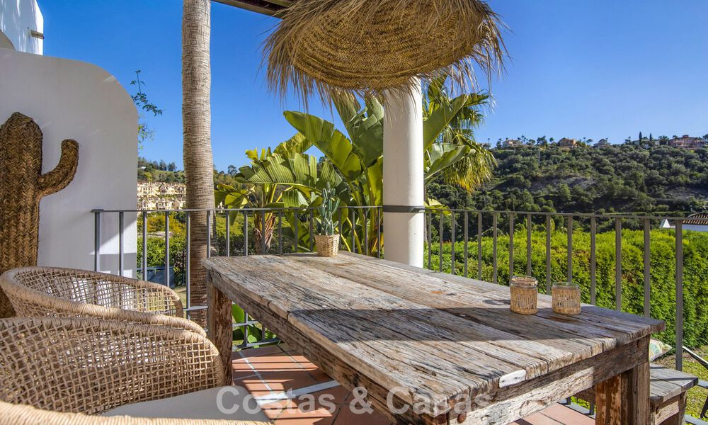 Prachtig rijhuis met panoramisch uitzicht te koop en ruime tuin in een gezochte gated golfurbanisatie in Benahavis - Marbella 793688
