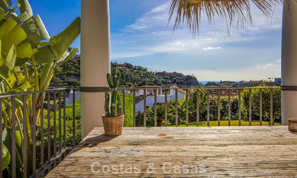 Prachtig rijhuis met panoramisch uitzicht te koop en ruime tuin in een gezochte gated golfurbanisatie in Benahavis - Marbella 793689