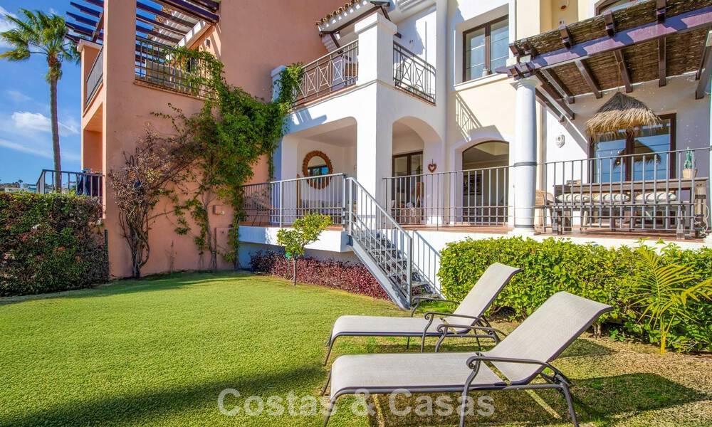 Prachtig rijhuis met panoramisch uitzicht te koop en ruime tuin in een gezochte gated golfurbanisatie in Benahavis - Marbella 793692