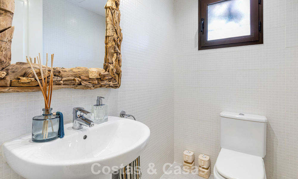 Prachtig rijhuis met panoramisch uitzicht te koop en ruime tuin in een gezochte gated golfurbanisatie in Benahavis - Marbella 793701