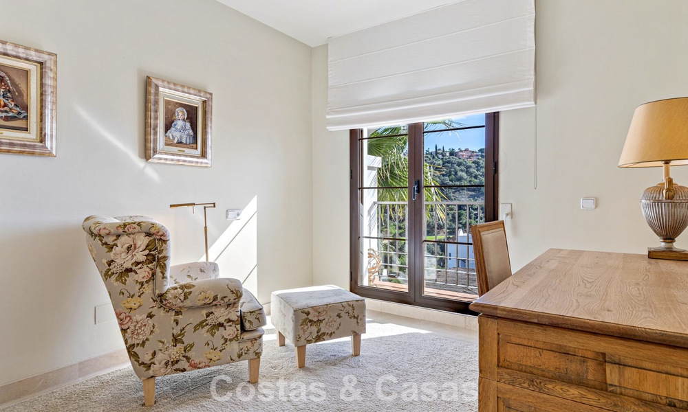 Prachtig rijhuis met panoramisch uitzicht te koop en ruime tuin in een gezochte gated golfurbanisatie in Benahavis - Marbella 793711