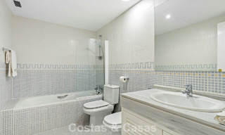 Prachtig rijhuis met panoramisch uitzicht te koop en ruime tuin in een gezochte gated golfurbanisatie in Benahavis - Marbella 793712 