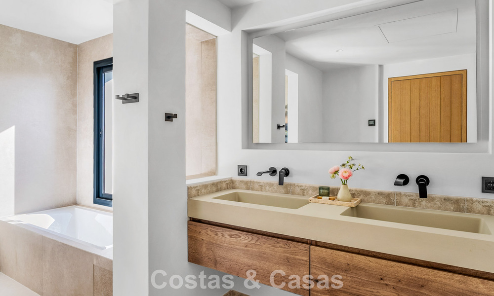 Hoogwaardig gerenoveerde familievilla te koop in de gewilde golfomgeving van Nueva Andalucia, Marbella 793170