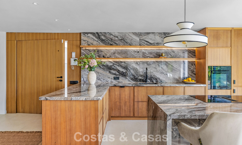 Hoogwaardig gerenoveerde familievilla te koop in de gewilde golfomgeving van Nueva Andalucia, Marbella 793181