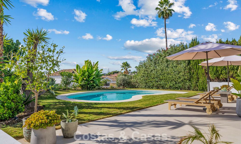 Hoogwaardig gerenoveerde familievilla te koop in de gewilde golfomgeving van Nueva Andalucia, Marbella 793191