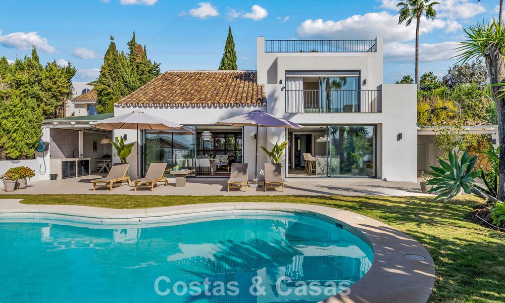 Hoogwaardig gerenoveerde familievilla te koop in de gewilde golfomgeving van Nueva Andalucia, Marbella 793192