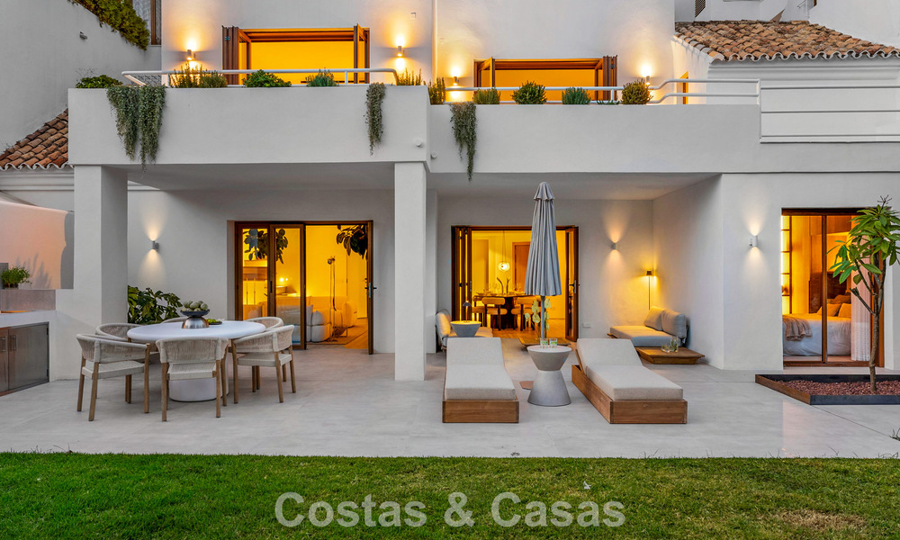 Elegant duplex appartement met privétuin te koop, direct aan de golfbaan in Nueva Andalucía, Marbella 793110