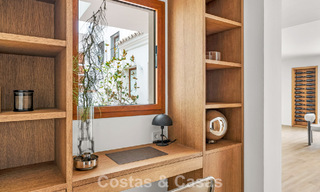 Elegant duplex appartement met privétuin te koop, direct aan de golfbaan in Nueva Andalucía, Marbella 793120 