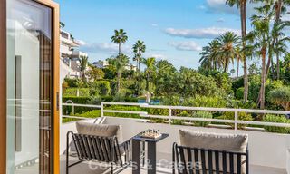 Elegant duplex appartement met privétuin te koop, direct aan de golfbaan in Nueva Andalucía, Marbella 793128 