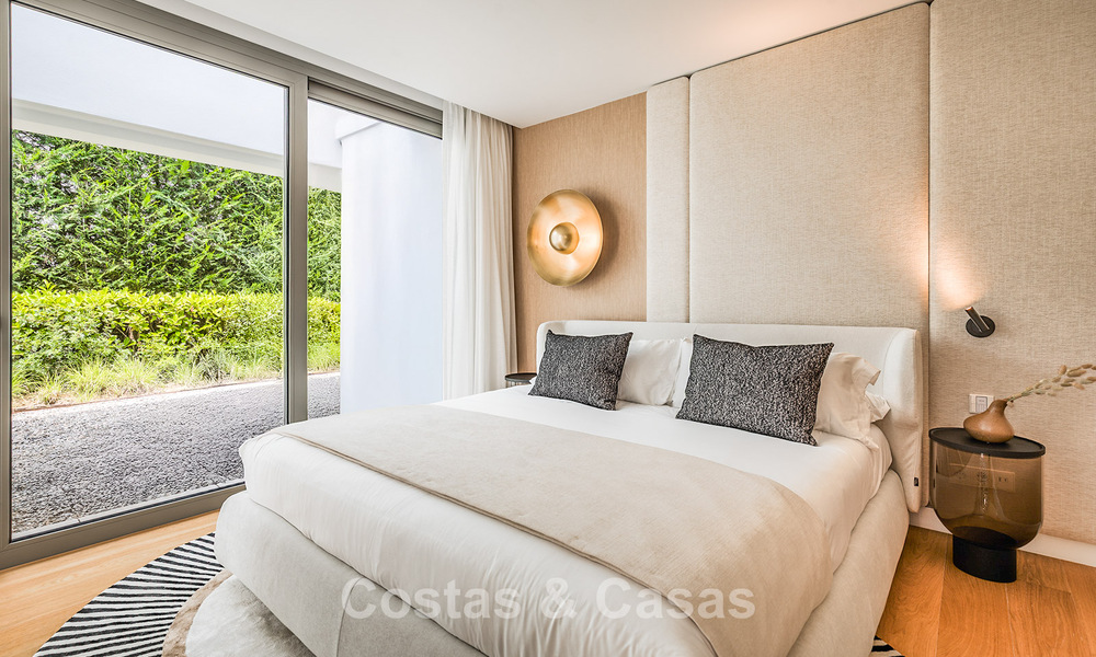 Instapklare, luxevilla met minimalistische bouwstijl te koop op de New Golden Mile tussen Marbella en Estepona 793092