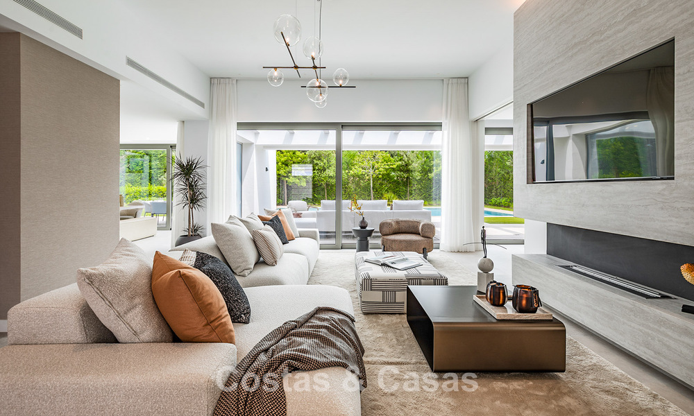 Instapklare, luxevilla met minimalistische bouwstijl te koop op de New Golden Mile tussen Marbella en Estepona 793095