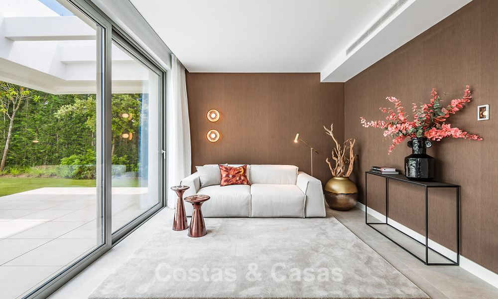 Instapklare, luxevilla met minimalistische bouwstijl te koop op de New Golden Mile tussen Marbella en Estepona 793097