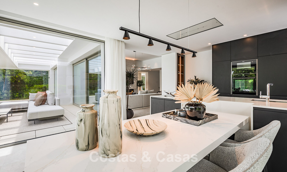 Instapklare, luxevilla met minimalistische bouwstijl te koop op de New Golden Mile tussen Marbella en Estepona 793101