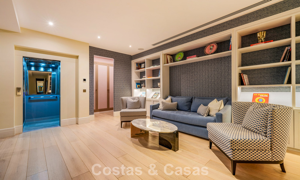 Moderne architecturale villa met zeezicht en een professionele gym te koop in El Madroñal, Benahavís - Marbella 793721