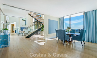 Moderne architecturale villa met zeezicht en een professionele gym te koop in El Madroñal, Benahavís - Marbella 793734 