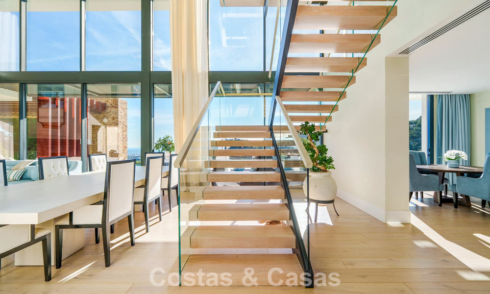 Moderne architecturale villa met zeezicht en een professionele gym te koop in El Madroñal, Benahavís - Marbella 793736