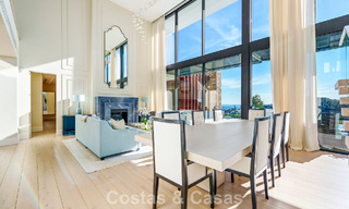 Moderne architecturale villa met zeezicht en een professionele gym te koop in El Madroñal, Benahavís - Marbella 793737 