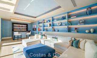 Moderne architecturale villa met zeezicht en een professionele gym te koop in El Madroñal, Benahavís - Marbella 793738 