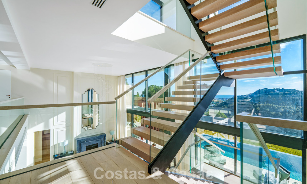 Moderne architecturale villa met zeezicht en een professionele gym te koop in El Madroñal, Benahavís - Marbella 793745