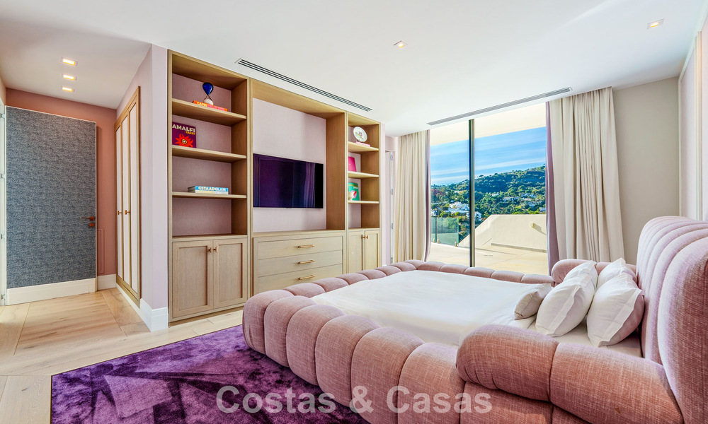 Moderne architecturale villa met zeezicht en een professionele gym te koop in El Madroñal, Benahavís - Marbella 793748