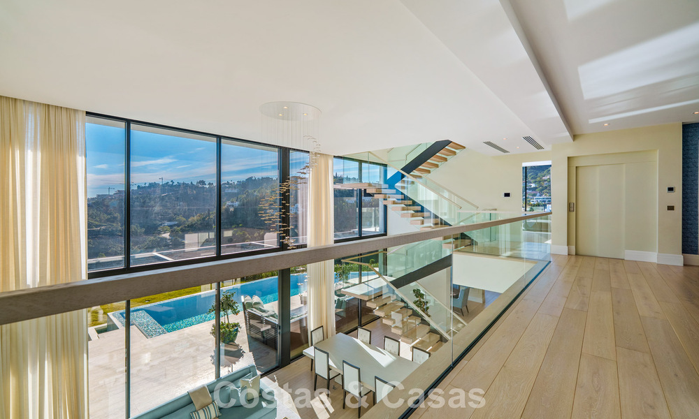 Moderne architecturale villa met zeezicht en een professionele gym te koop in El Madroñal, Benahavís - Marbella 793752