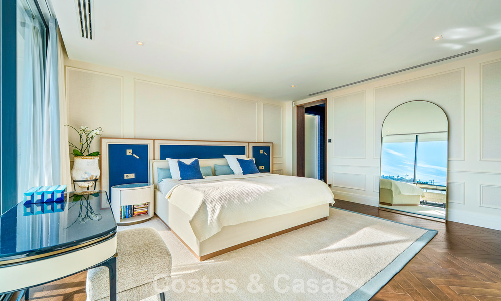 Moderne architecturale villa met zeezicht en een professionele gym te koop in El Madroñal, Benahavís - Marbella 793758