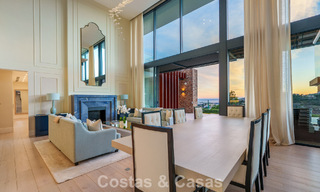 Moderne architecturale villa met zeezicht en een professionele gym te koop in El Madroñal, Benahavís - Marbella 793766 