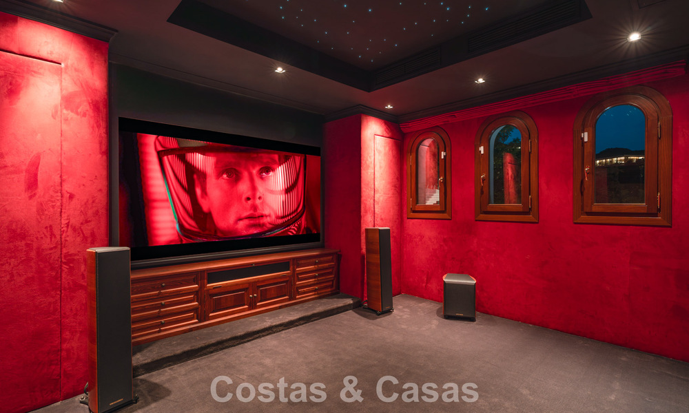 Elegante, Andalusische villa met panoramisch zeezicht te koop in El Madroñal, Benahavís - Marbella 793824