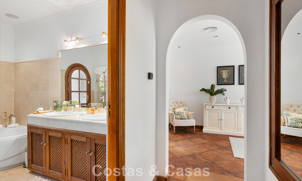 Elegante, Andalusische villa met panoramisch zeezicht te koop in El Madroñal, Benahavís - Marbella 793839