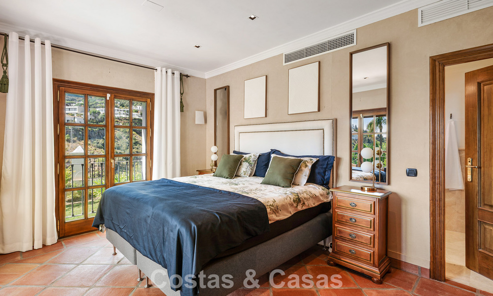 Elegante, Andalusische villa met panoramisch zeezicht te koop in El Madroñal, Benahavís - Marbella 793851