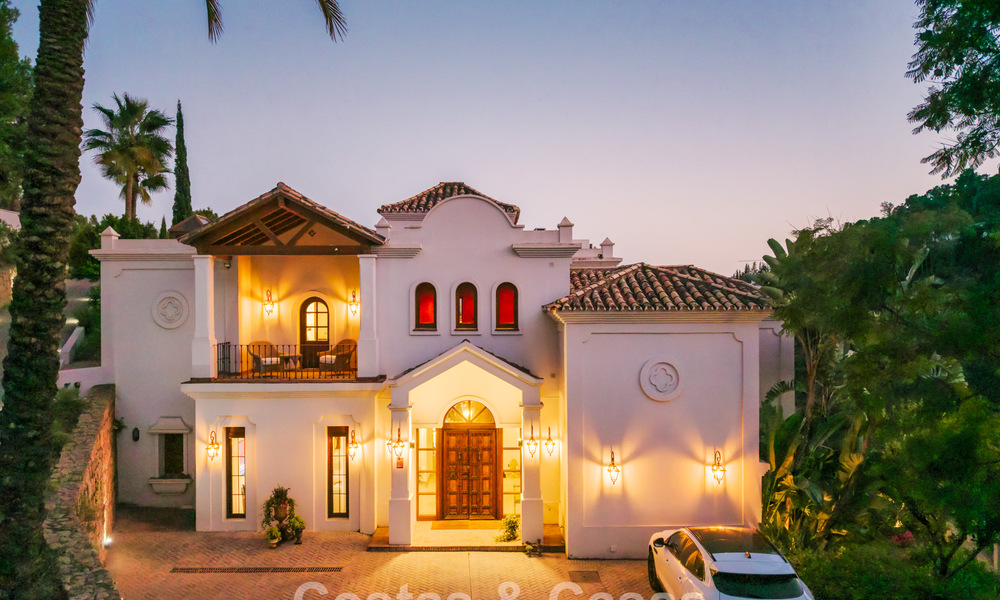 Elegante, Andalusische villa met panoramisch zeezicht te koop in El Madroñal, Benahavís - Marbella 793867