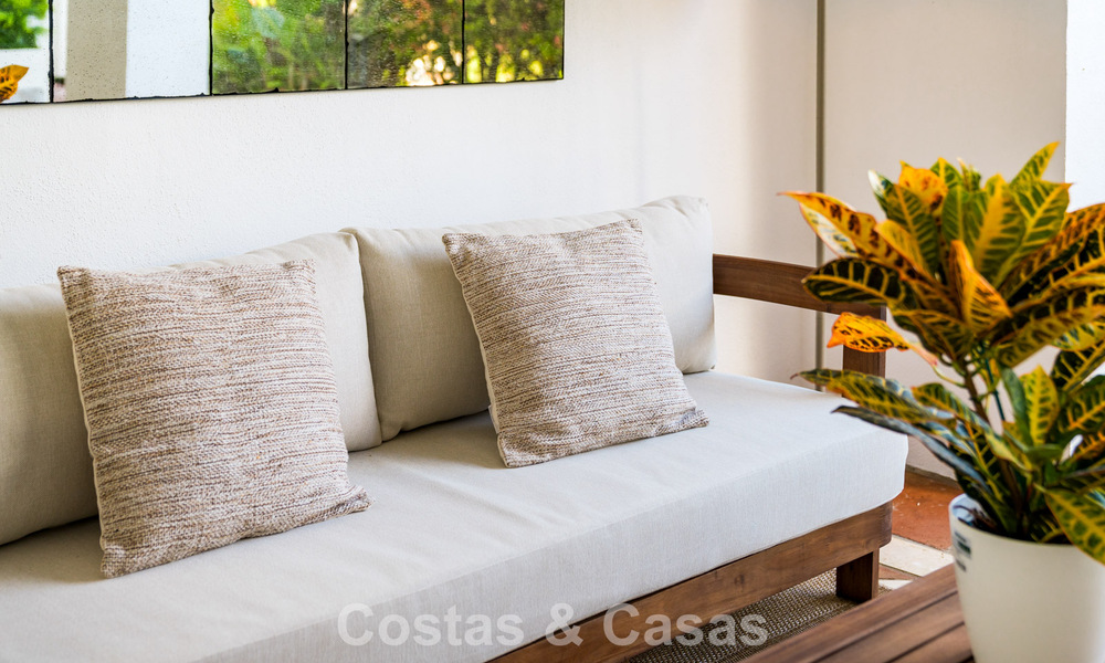 Stijlvol appartement met privétuin te koop in een gated community in Sierra Blanca, Marbella 793875