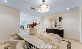 Stijlvol appartement met privétuin te koop in een gated community in Sierra Blanca, Marbella 793888 