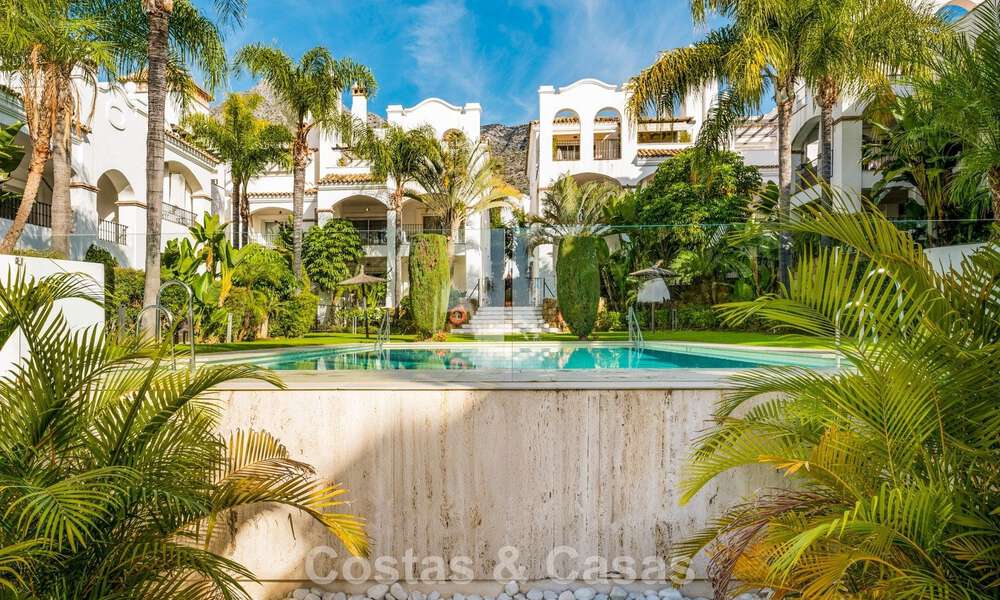 Stijlvol appartement met privétuin te koop in een gated community in Sierra Blanca, Marbella 793903