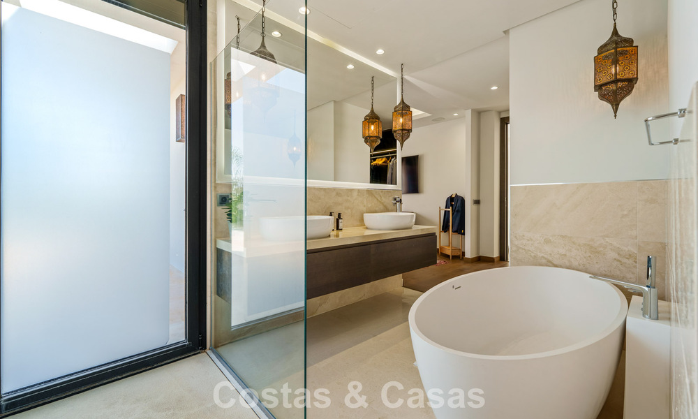 Exclusieve luxevilla met modernistisch design te koop in Nueva Andalucia’s golfvallei, Marbella 793930