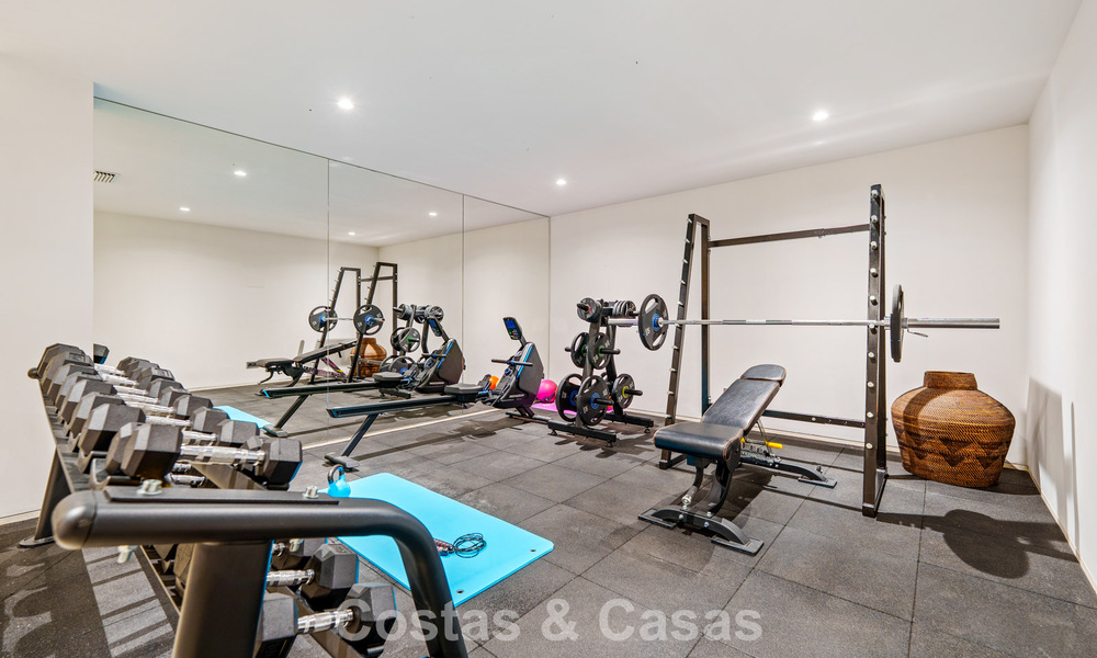 Exclusieve luxevilla met modernistisch design te koop in Nueva Andalucia’s golfvallei, Marbella 793959