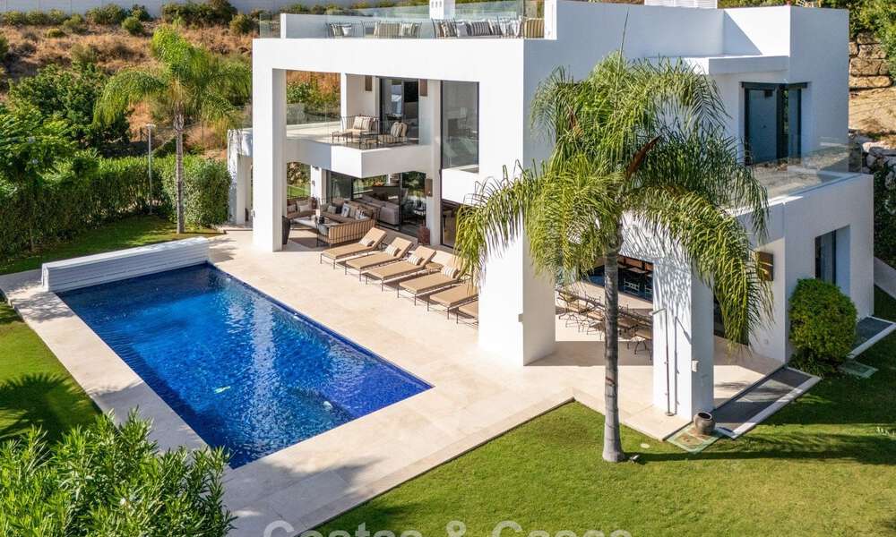 Exclusieve luxevilla met modernistisch design te koop in Nueva Andalucia’s golfvallei, Marbella 793962