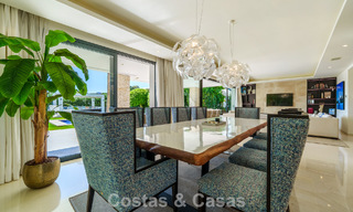 Luxevilla met contemporaine bouwstijl te koop in een beveiligde privé community van Nueva Andalucia, Marbella 793972 