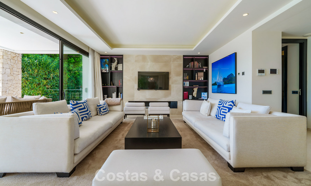 Luxevilla met contemporaine bouwstijl te koop in een beveiligde privé community van Nueva Andalucia, Marbella 793973