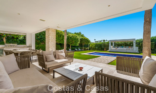 Luxevilla met contemporaine bouwstijl te koop in een beveiligde privé community van Nueva Andalucia, Marbella 793977 